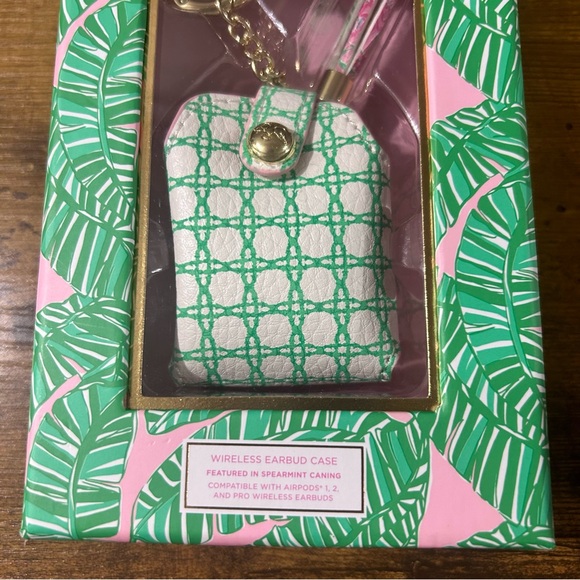 Lilly Pulitzer AirPod Bluetooth Travel Keychain Case Spearmint Caning NEW - Picture 2 of 4